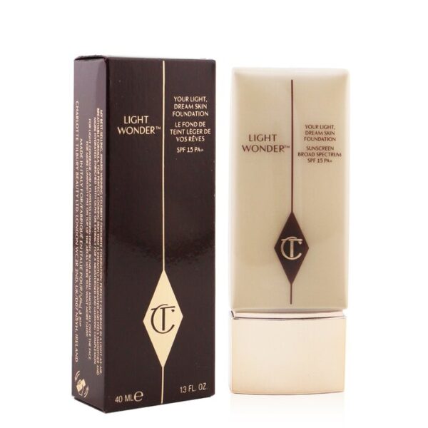Light Wonder Foundation SPF 15 - # 4 Fair (Fair With Neutral Peach Undertones) - Image 2